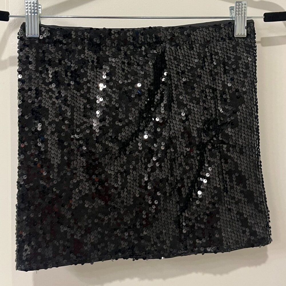 Black mini sequence skirt